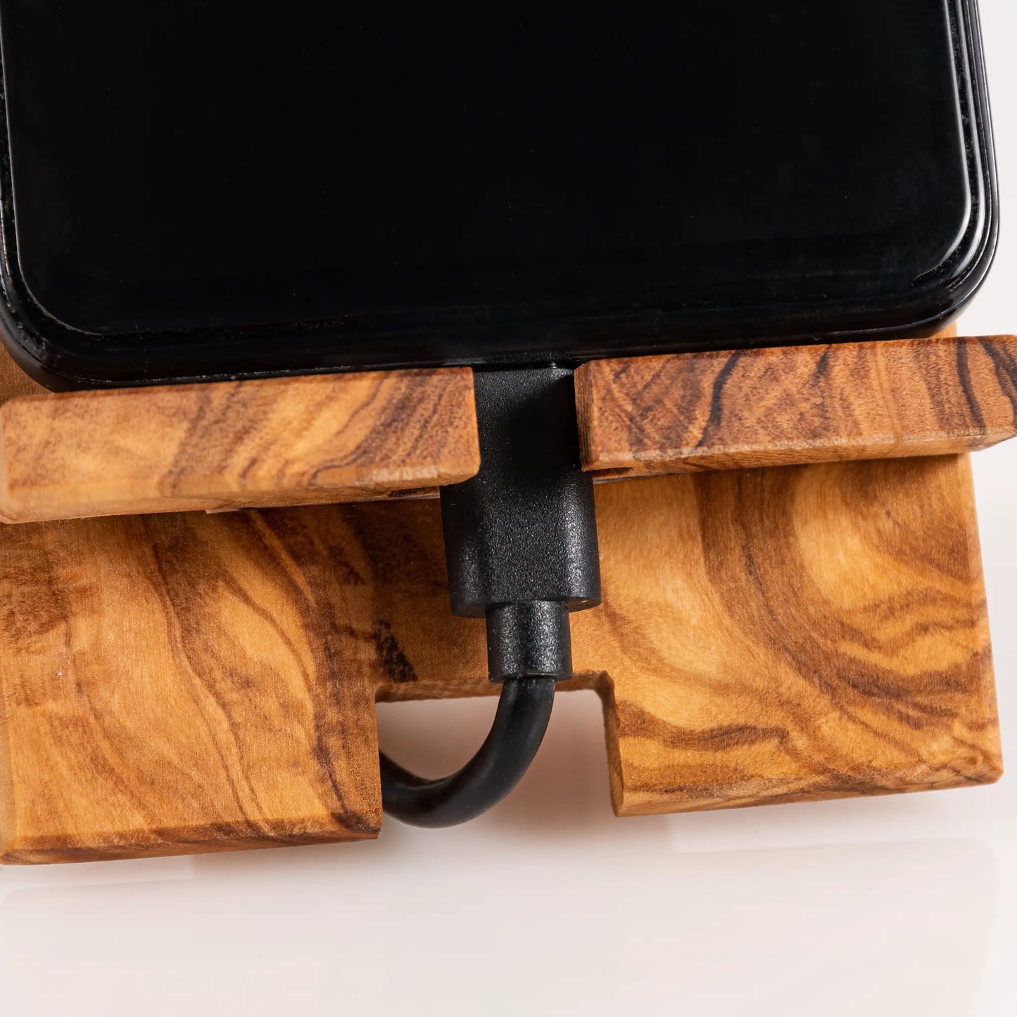Ecostand Smartphone-Halter aus Olivenholz – Detailansicht 10