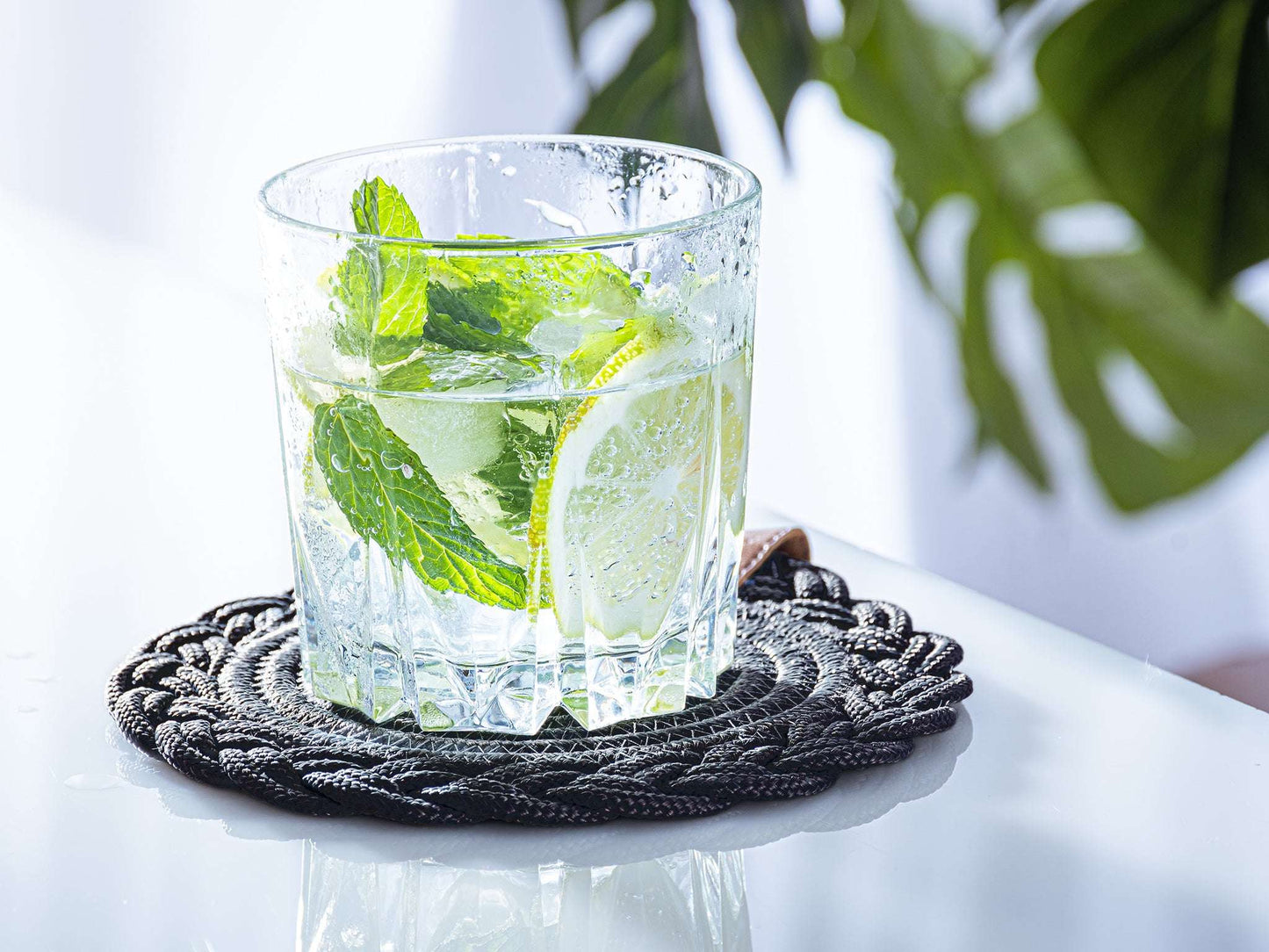 DARIDO Set of 2 Black Coasters- 15cm- Round, Durable & Elegant Table Decor