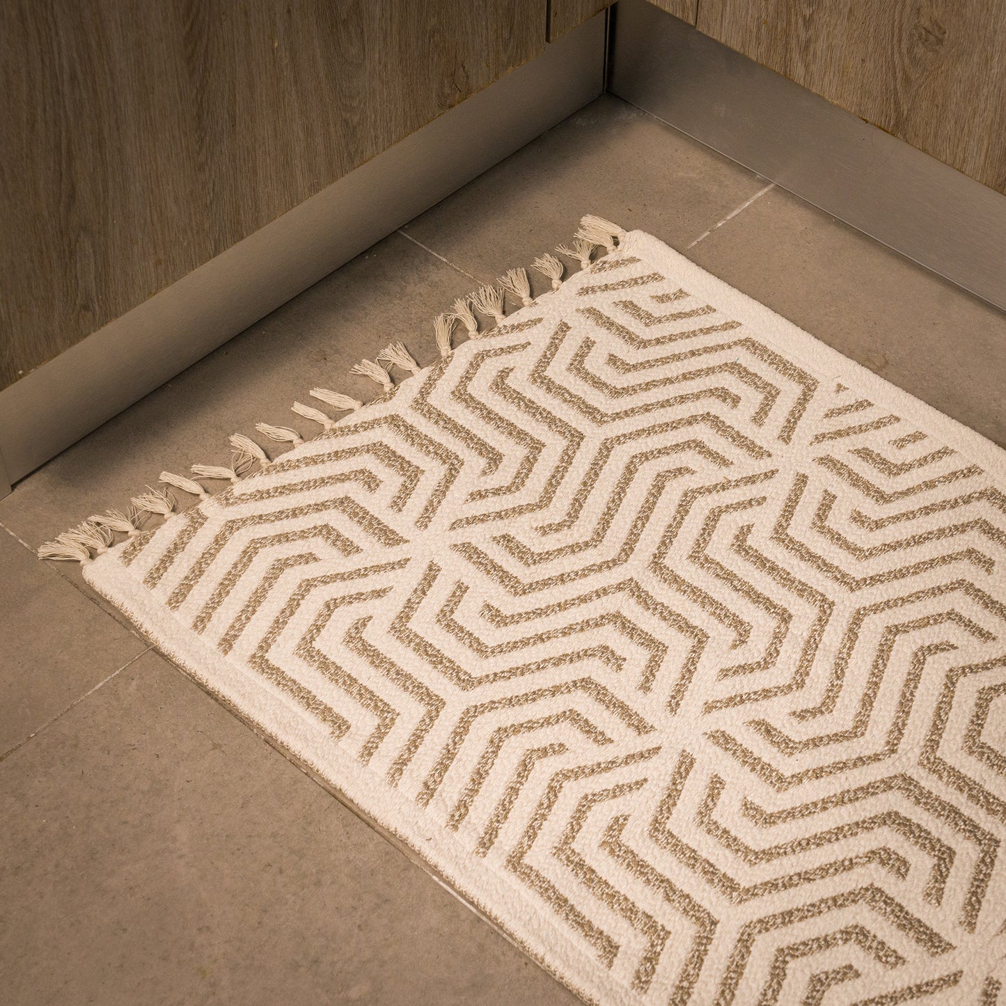 Handgefertigter Küchenteppich mit geometrischem Muster