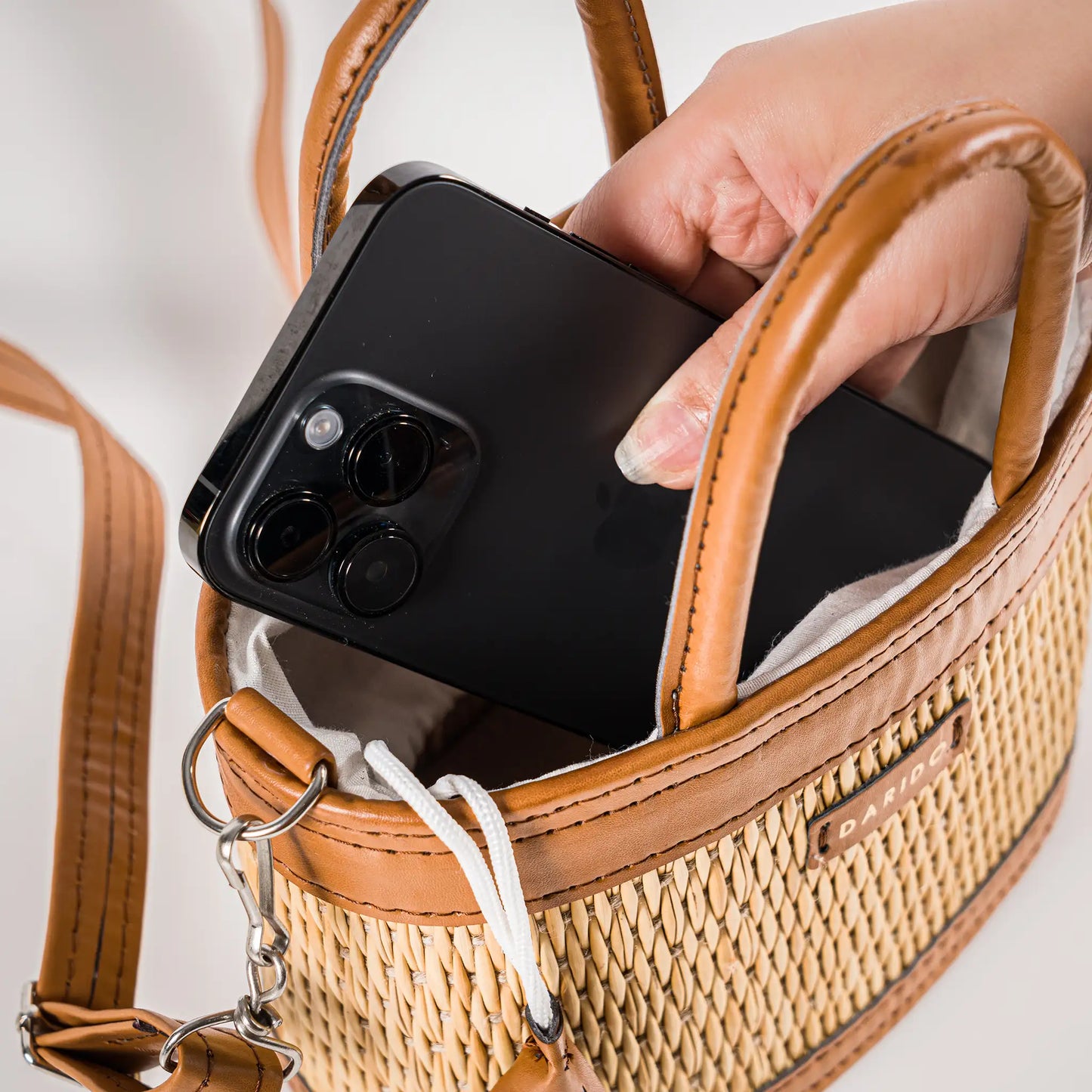 Coquette – Handgefertigte Tasche aus Naturfaser und Kunstleder