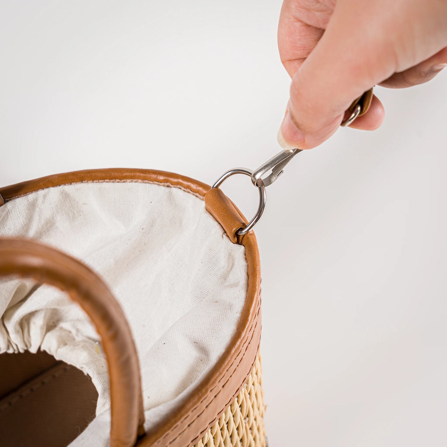 Coquette – Handgefertigte Tasche aus Naturfaser und Kunstleder