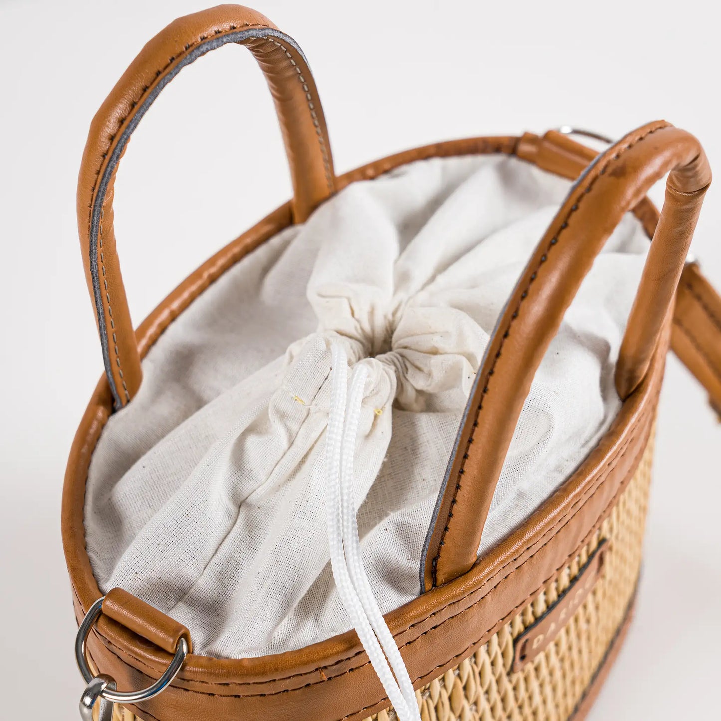Coquette – Handgefertigte Tasche aus Naturfaser und Kunstleder