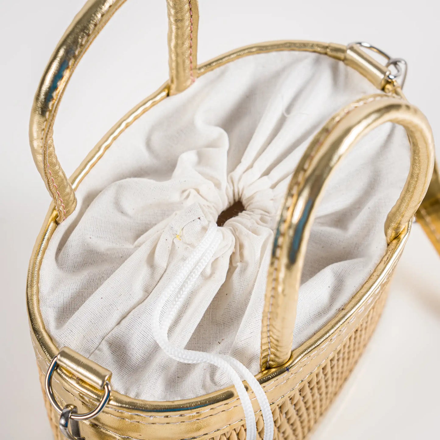 Coquette – Handgefertigte Tasche aus Naturfaser und Kunstleder