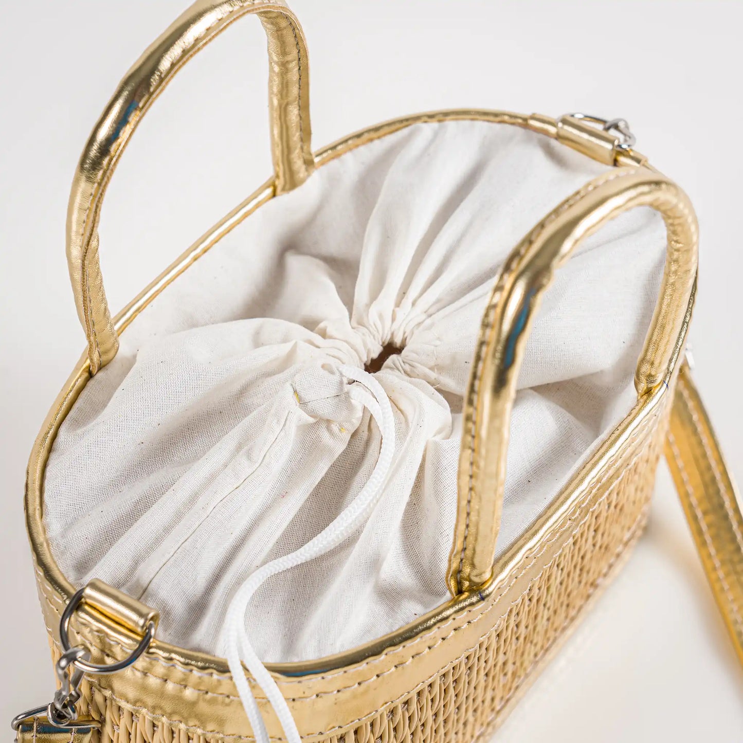 Coquette – Handgefertigte Tasche aus Naturfaser und Kunstleder