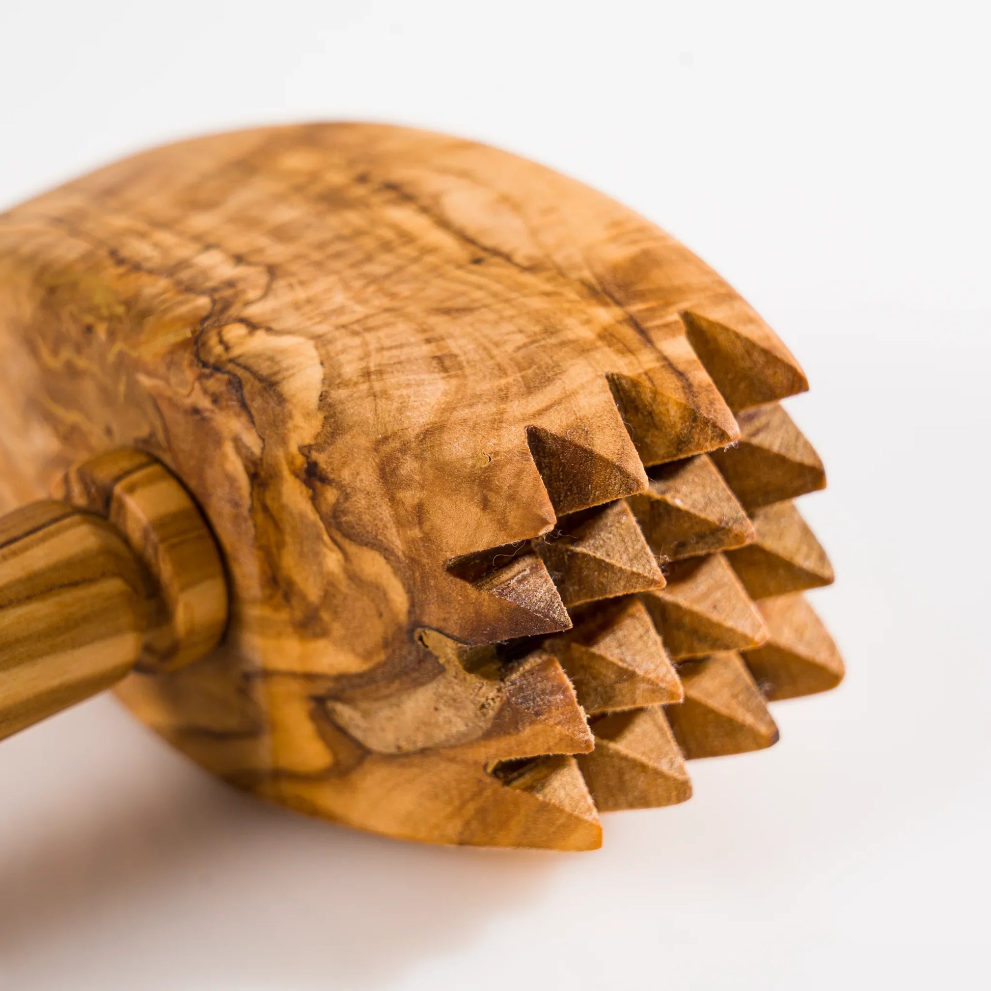 Doppelseitiger Fleischklopfer aus Olivenholz – Detailansicht 3