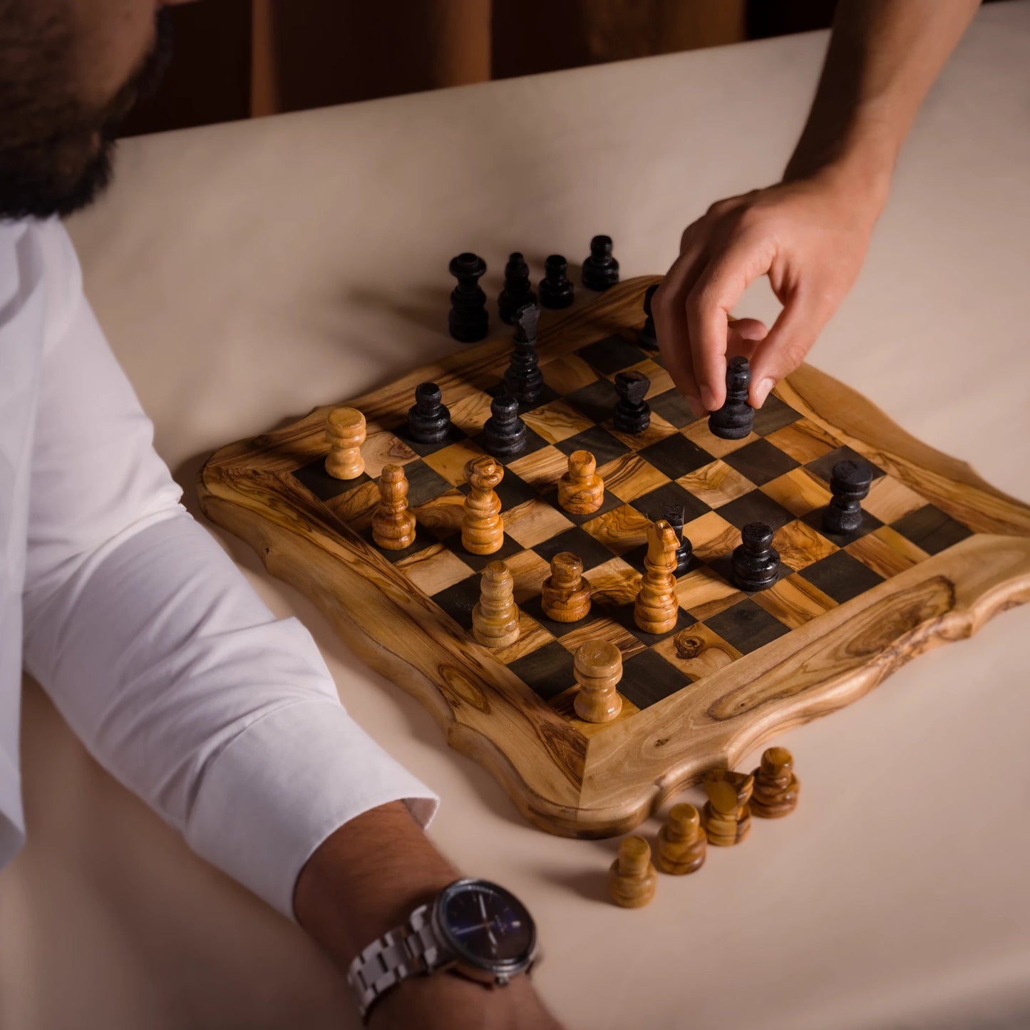 Rois d’Olea Schachspiel aus Olivenholz – 33 cm – Produktansicht