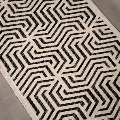 Handgefertigter Küchenteppich mit geometrischem Muster