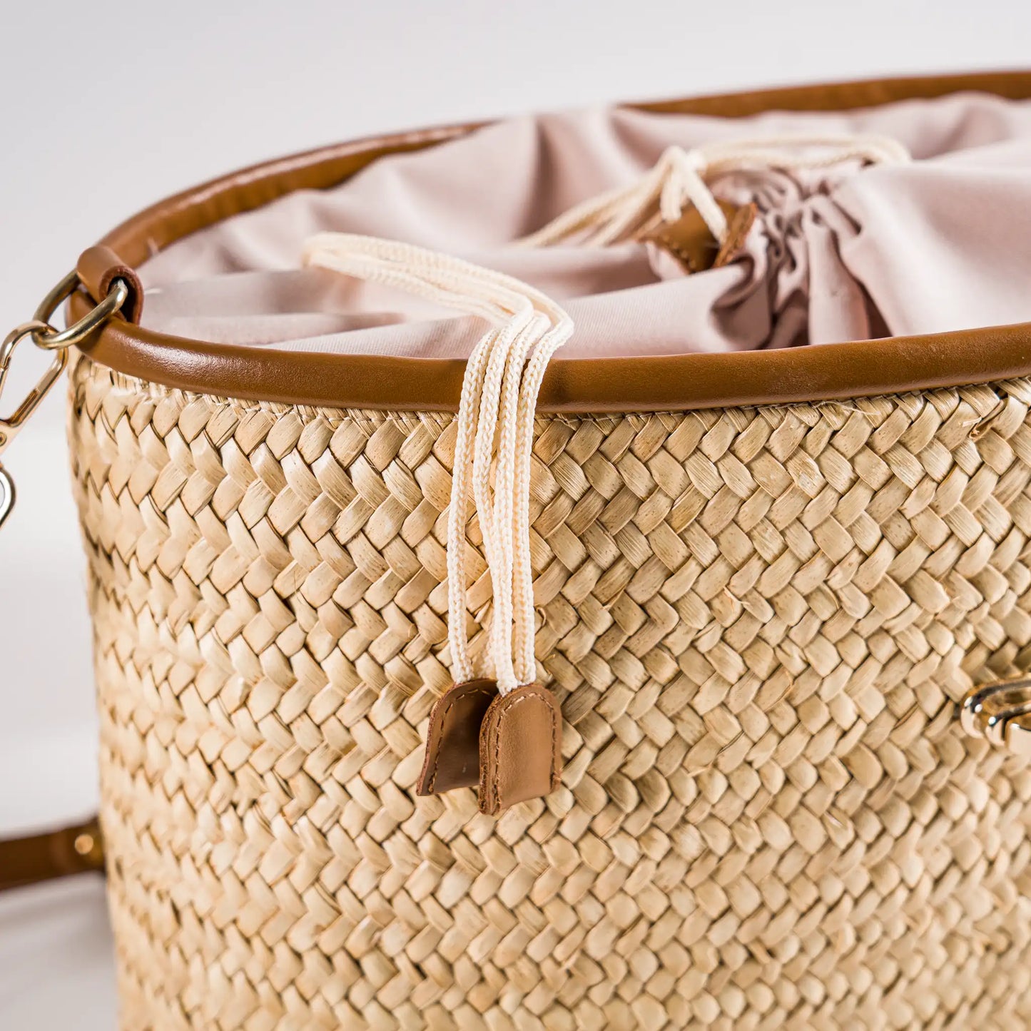 Naïa – Handgefertigte Tasche aus Pflanzenfaser und Leder