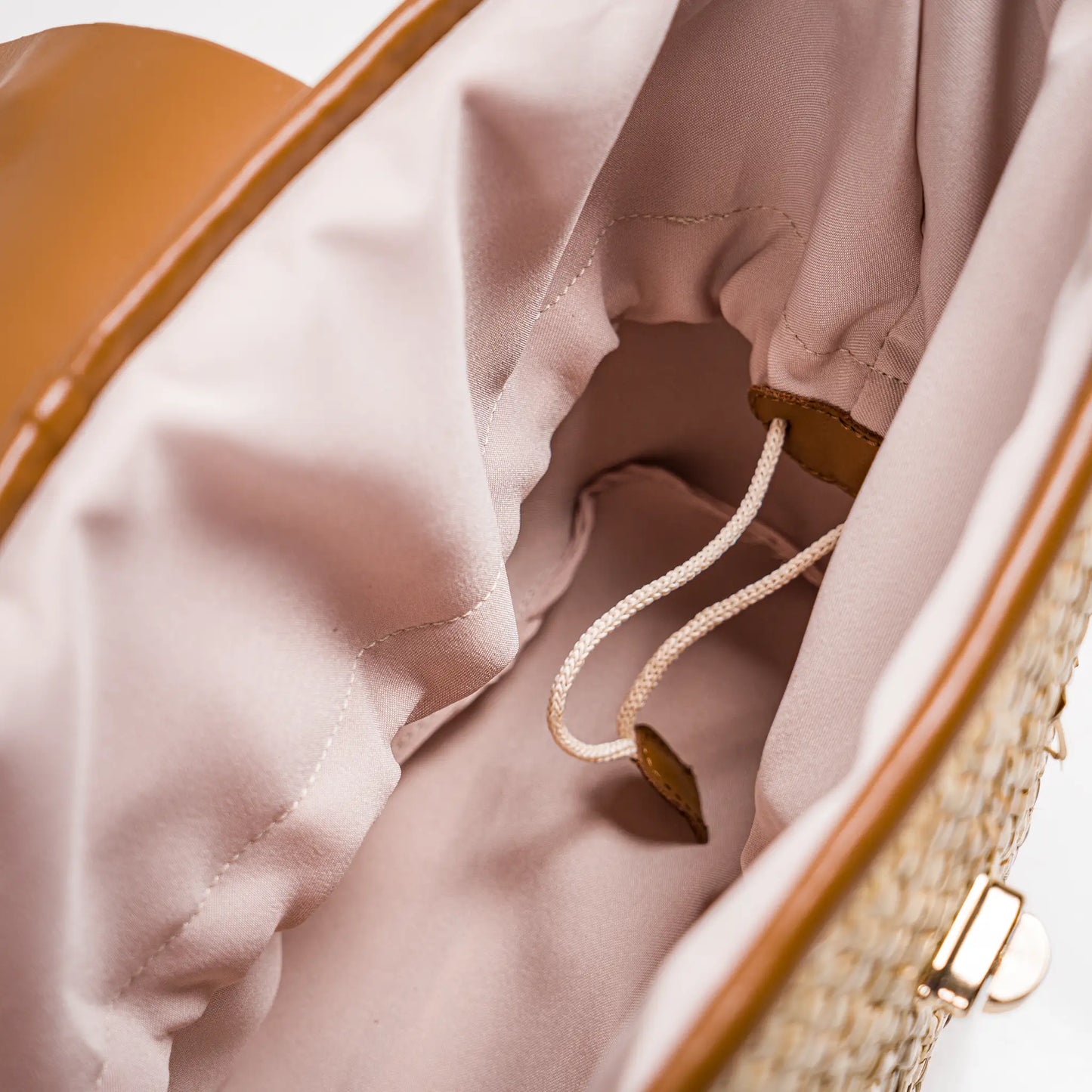Naïa – Handgefertigte Tasche aus Pflanzenfaser und Leder