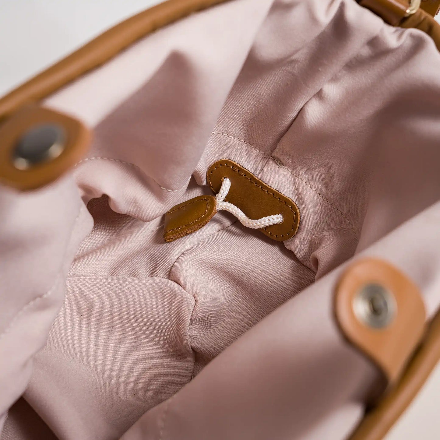 Célia – Handgefertigte Tasche aus Pflanzenfaser und Leder