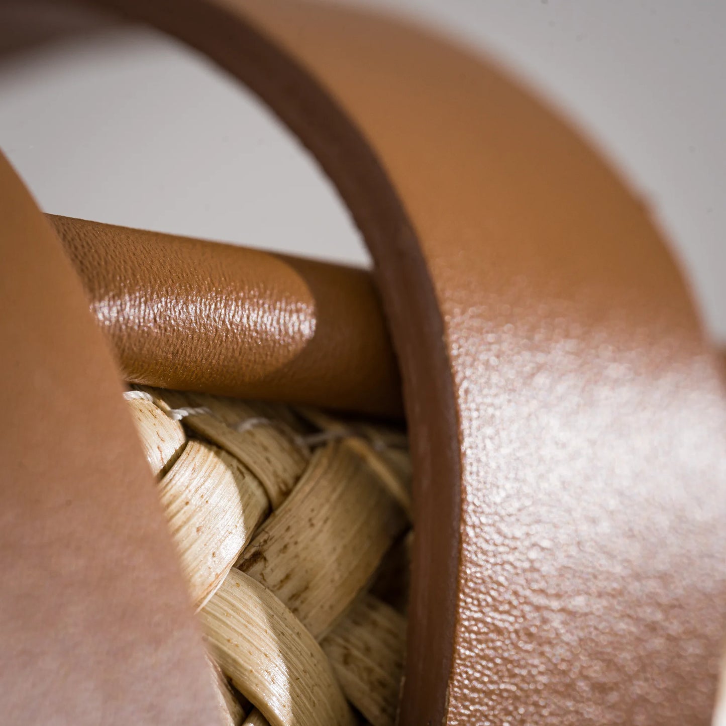 Aura – Handgefertigte Tasche aus Pflanzenfaser und Leder