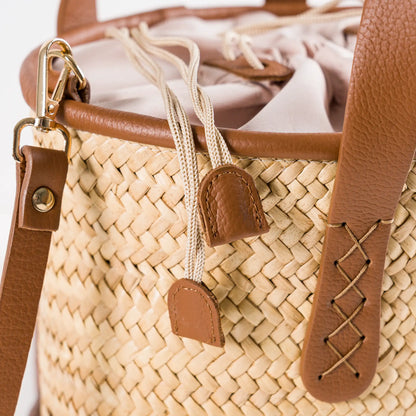Bella – Handgefertigte Tasche aus Pflanzenfaser und Leder