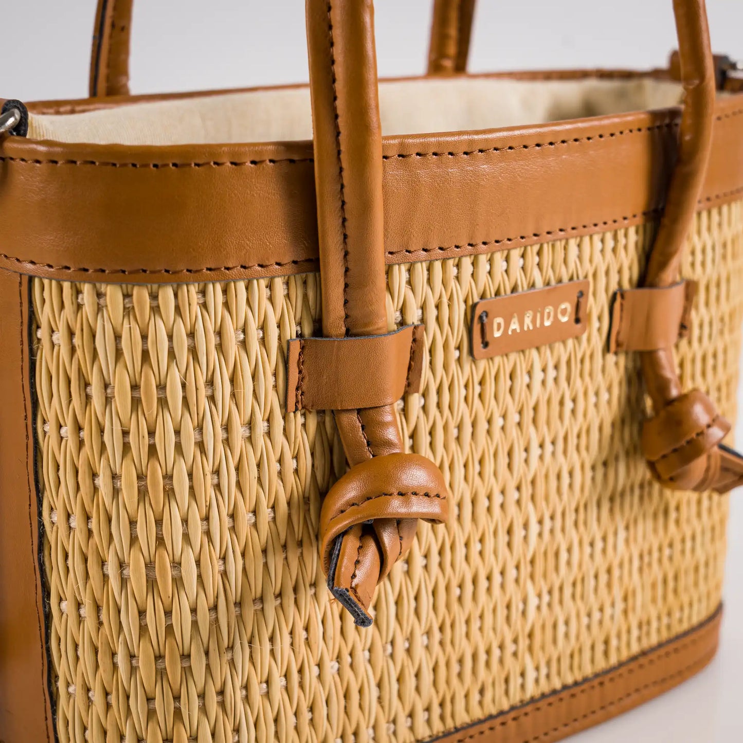 Mirella – Handgefertigte Tasche aus Naturfaser und Kunstleder