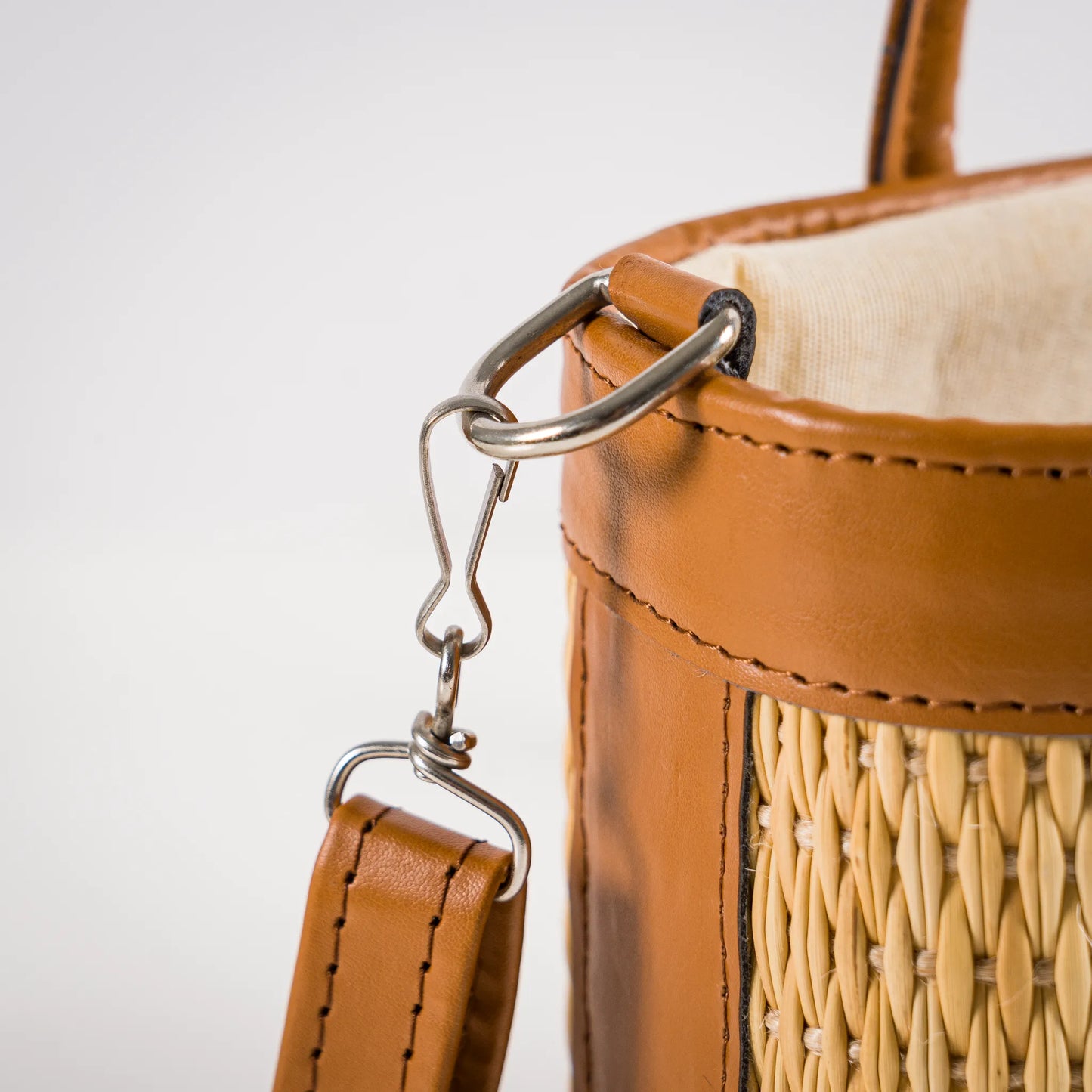 Mirella – Handgefertigte Tasche aus Naturfaser und Kunstleder