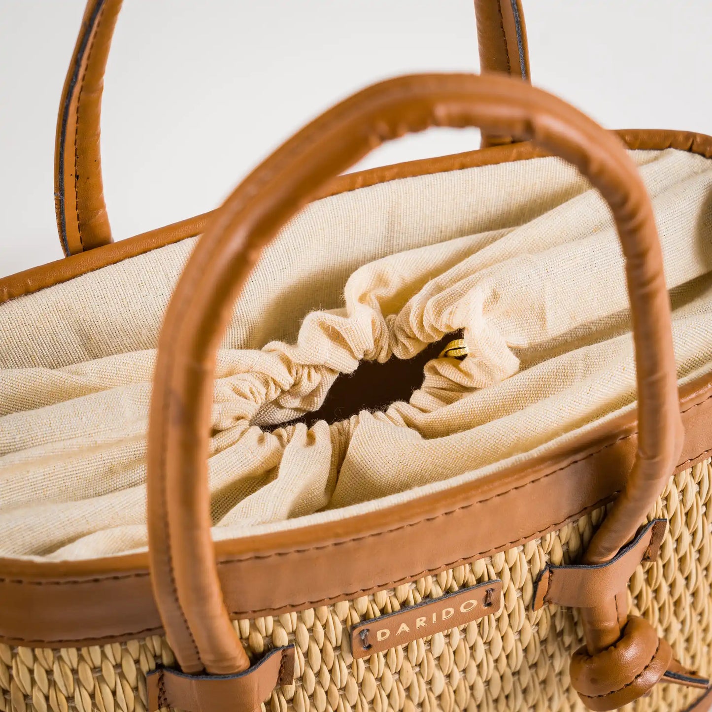 Mirella – Handgefertigte Tasche aus Naturfaser und Kunstleder
