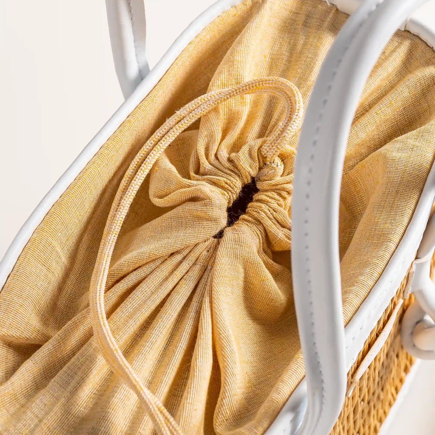 Mirella – Handgefertigte Tasche in Weiß