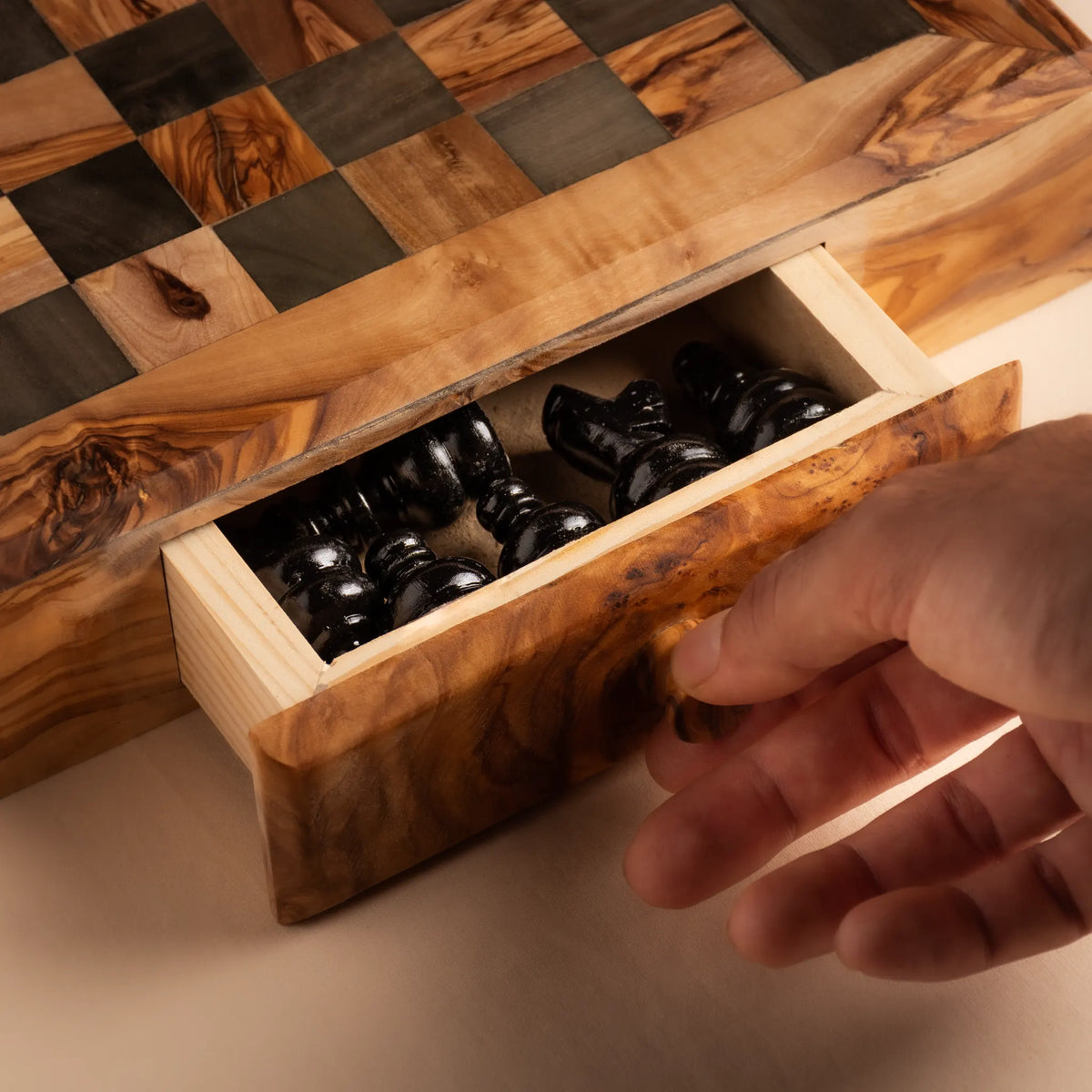 Schachspiel – Schachbrett aus Olivenholz