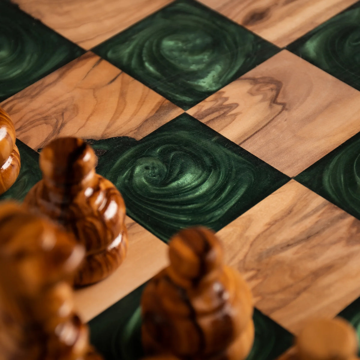 Schachspiel aus Olivenholz – Grün