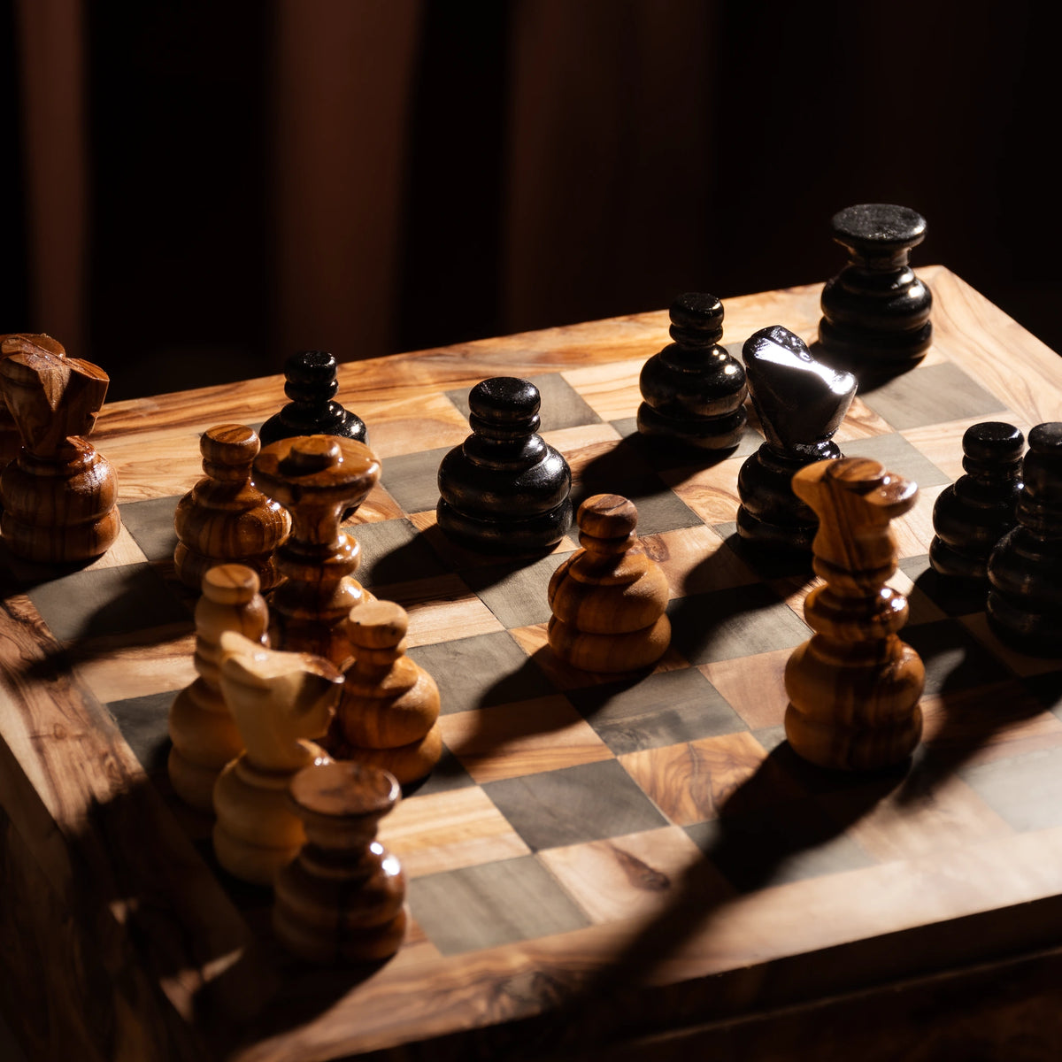 Schachspiel – Schachbrett aus Olivenholz