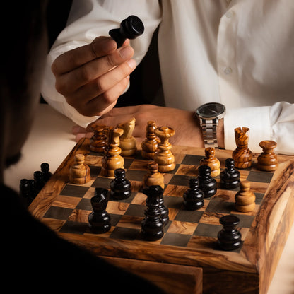 Schachspiel – Schachbrett aus Olivenholz