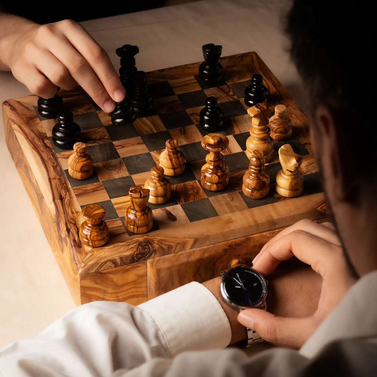 Schachspiel – Schachbrett aus Olivenholz