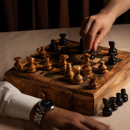 Schachspiel – Schachbrett aus Olivenholz