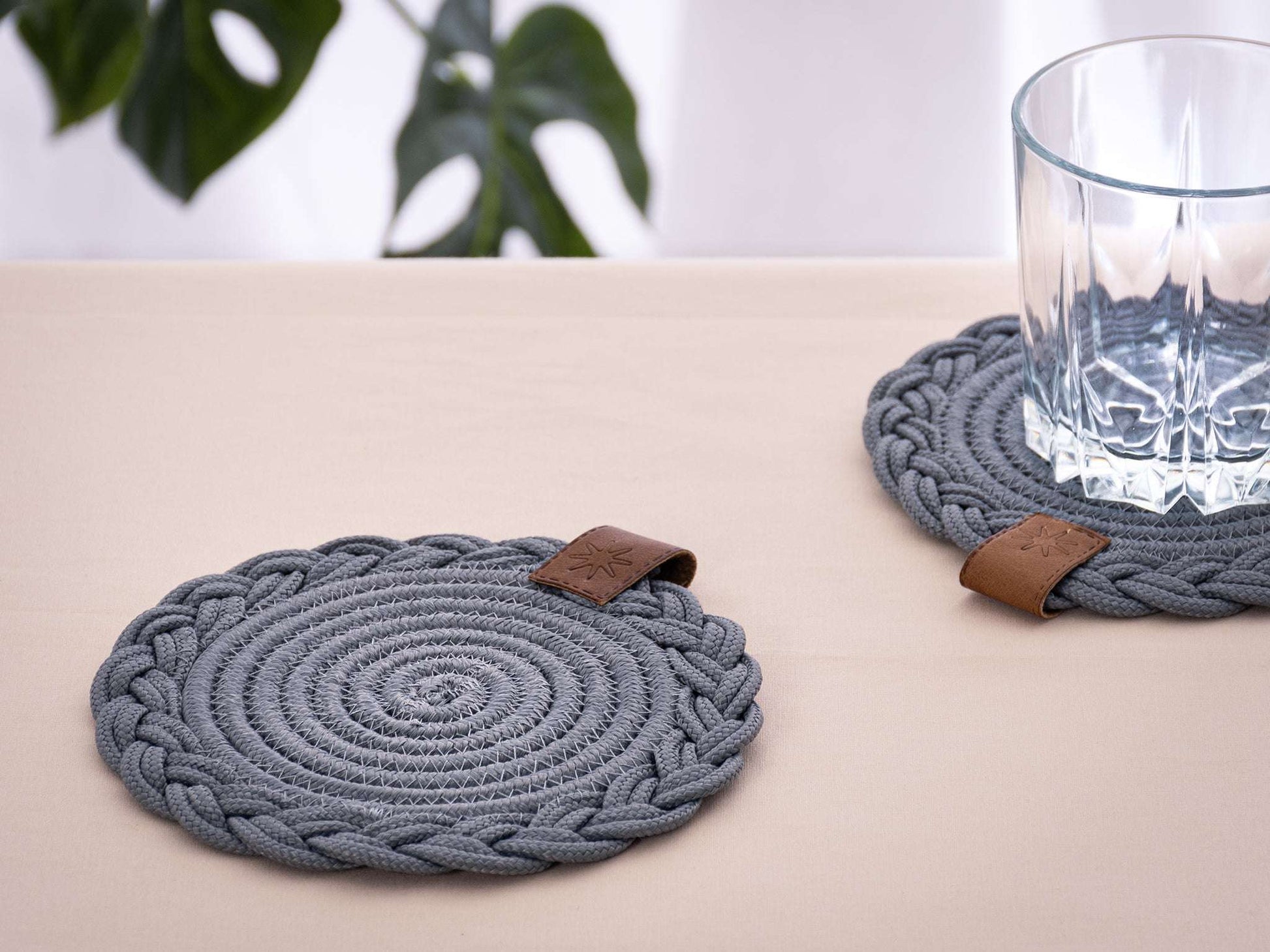 DARIDO Grey Coasters- 15cm- Round, Durable & Elegant Table Decor 