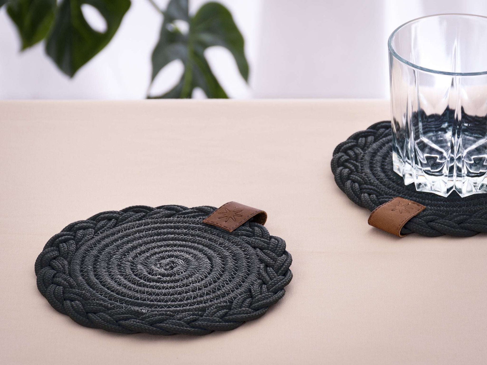 DARIDO Set of 2 Black Coasters- 15cm- Round, Durable & Elegant Table Decor