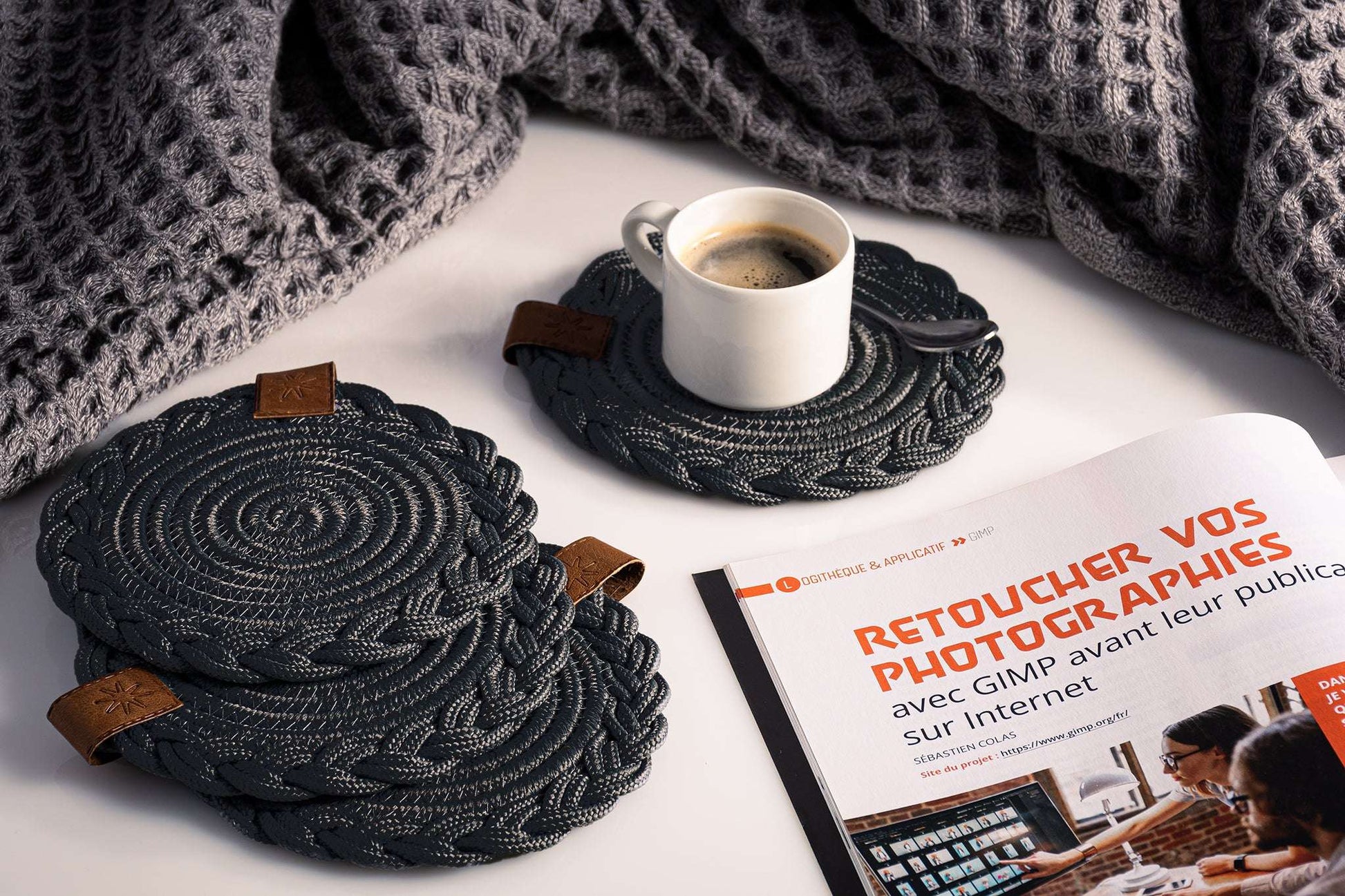 DARIDO Set of 2 Black Coasters- 15cm- Round, Durable & Elegant Table Decor